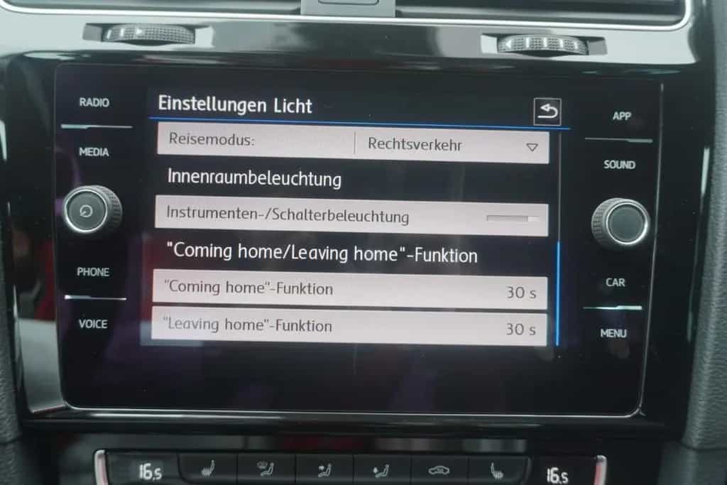 Volkswagen Golf VII Variant 1.5 TSI VC LED ACC AHK Dynaudio 10/2017-photo-28