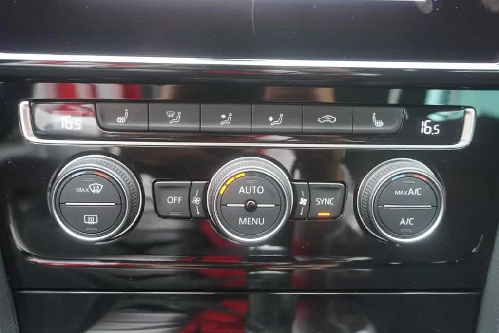 Volkswagen Golf VII Variant 1.5 TSI VC LED ACC AHK Dynaudio 10/2017-photo-29