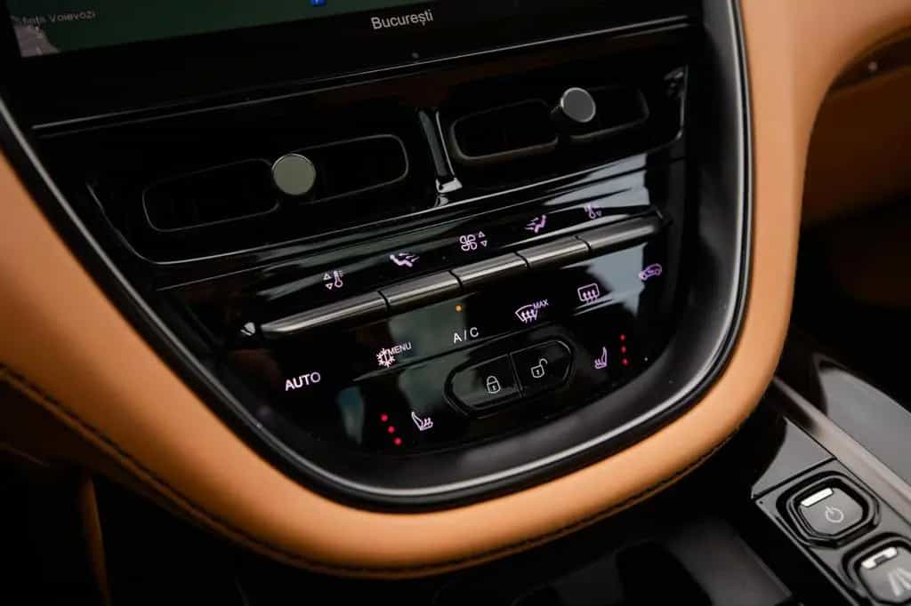 Aston Martin DBX 4.0 V8 12/2021-photo-24