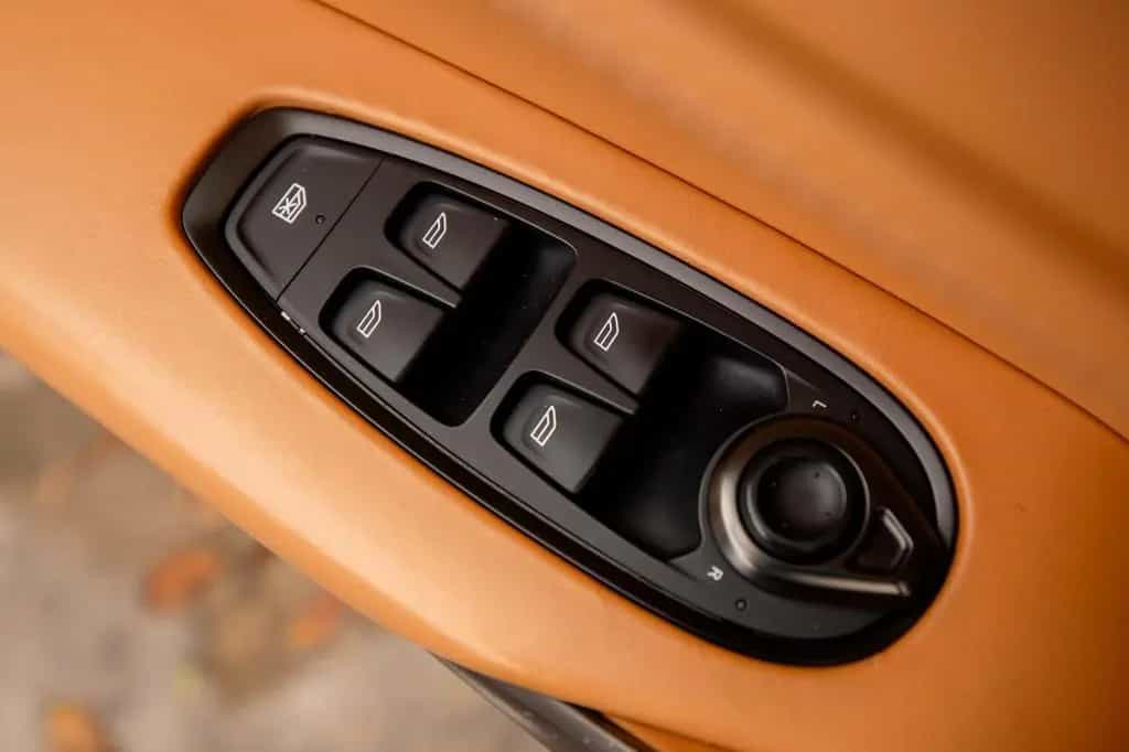 Aston Martin DBX 4.0 V8 12/2021-photo-28