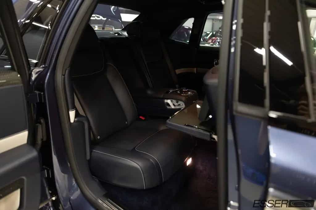 Rolls-Royce Ghost Black Badge | Bespoke | Theatre config. 09/2018-photo-12