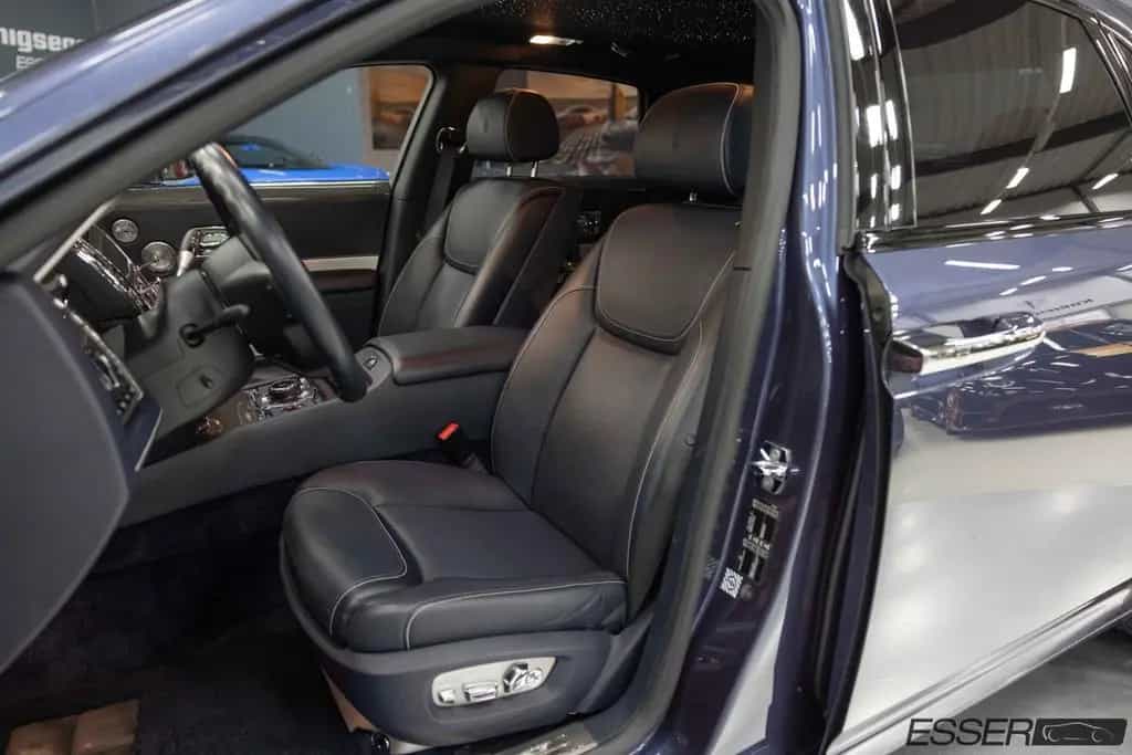 Rolls-Royce Ghost Black Badge | Bespoke | Theatre config. 09/2018-photo-8