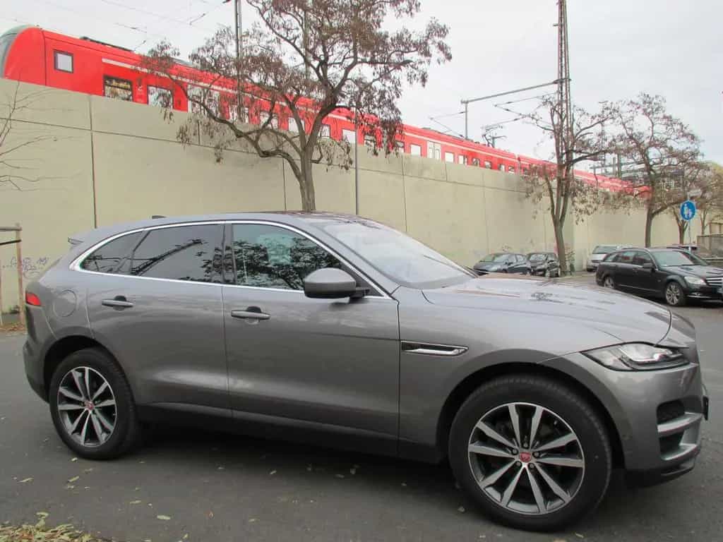 Jaguar F-Pace Portfolio AWD LED Panorama Leder Navi 02/2021-photo-3