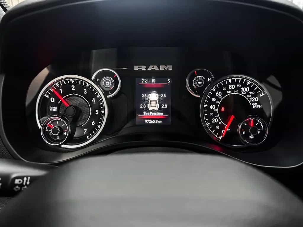Dodge RAM BIG HORN 6.4 Box 4x4 5.7L 12/2020-photo-27