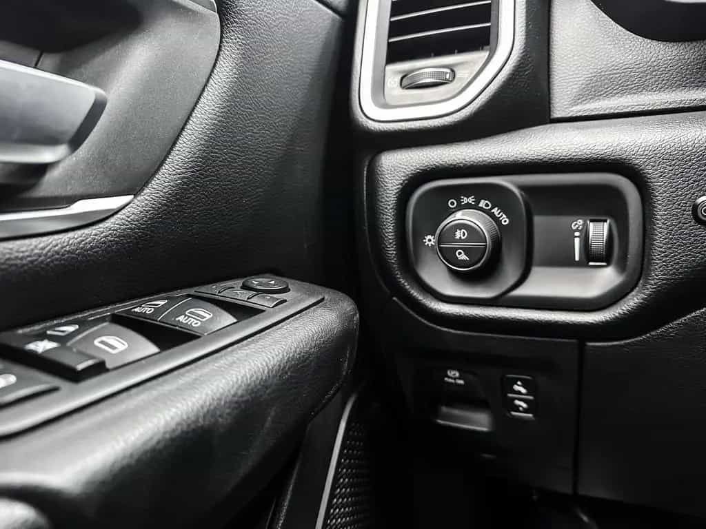 Dodge RAM BIG HORN 6.4 Box 4x4 5.7L 12/2020-photo-30