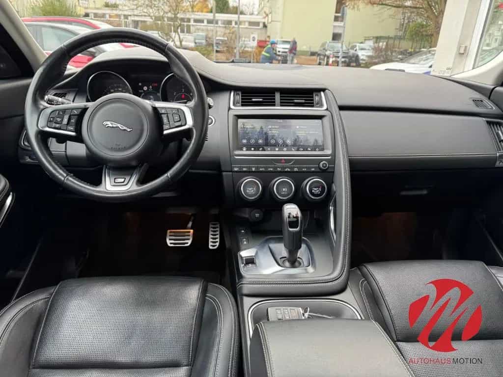 Jaguar E-Pace R-Dynamic S AWD Pano navi Kamera LED 08/2019-photo-11