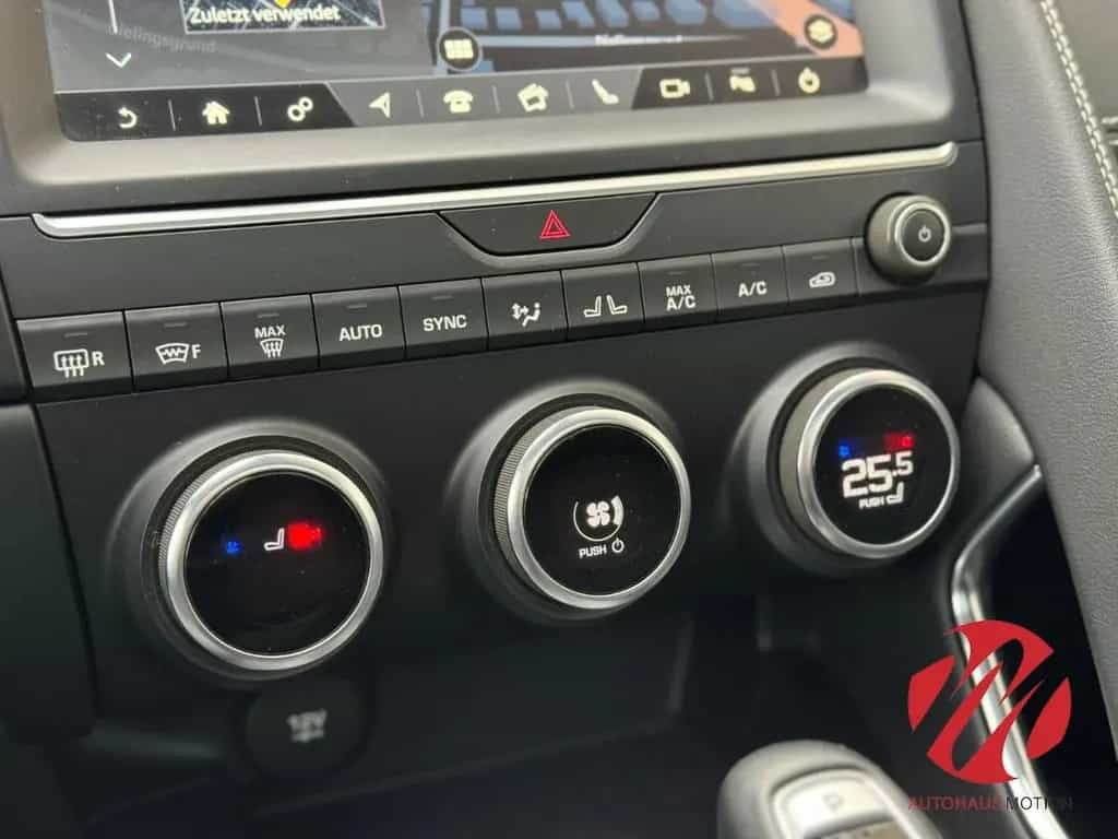 Jaguar E-Pace R-Dynamic S AWD Pano navi Kamera LED 08/2019-photo-17