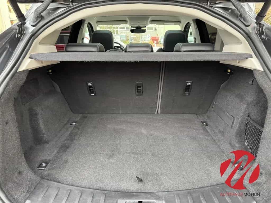 Jaguar E-Pace R-Dynamic S AWD Pano navi Kamera LED 08/2019-photo-27