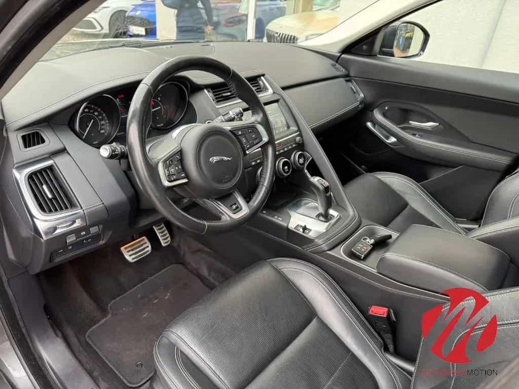 Jaguar E-Pace R-Dynamic S AWD Pano navi Kamera LED 08/2019-photo-8