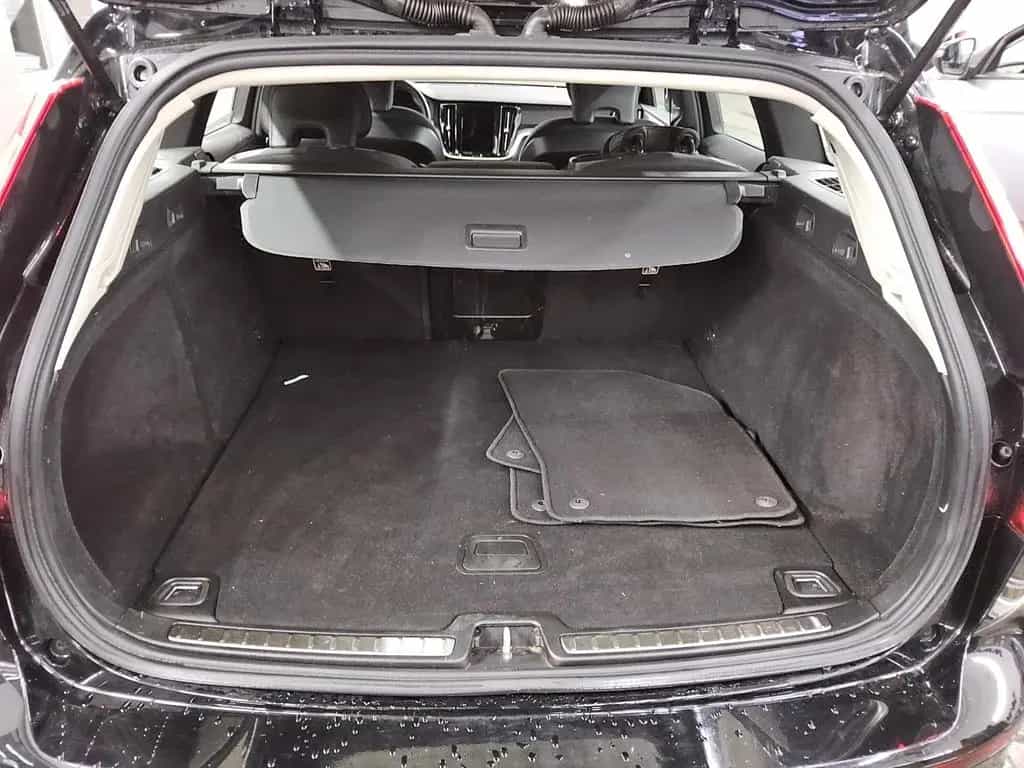Volvo V60 B3 Essential Navi LED RFK 4xShz PDC 09/2022-photo-11
