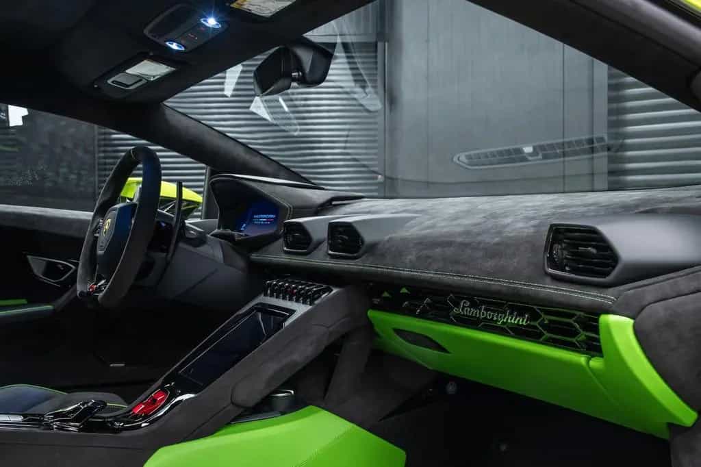 Lamborghini Huracán Tecnica V10 639PS Carbon 3.100km 06/2023-photo-15