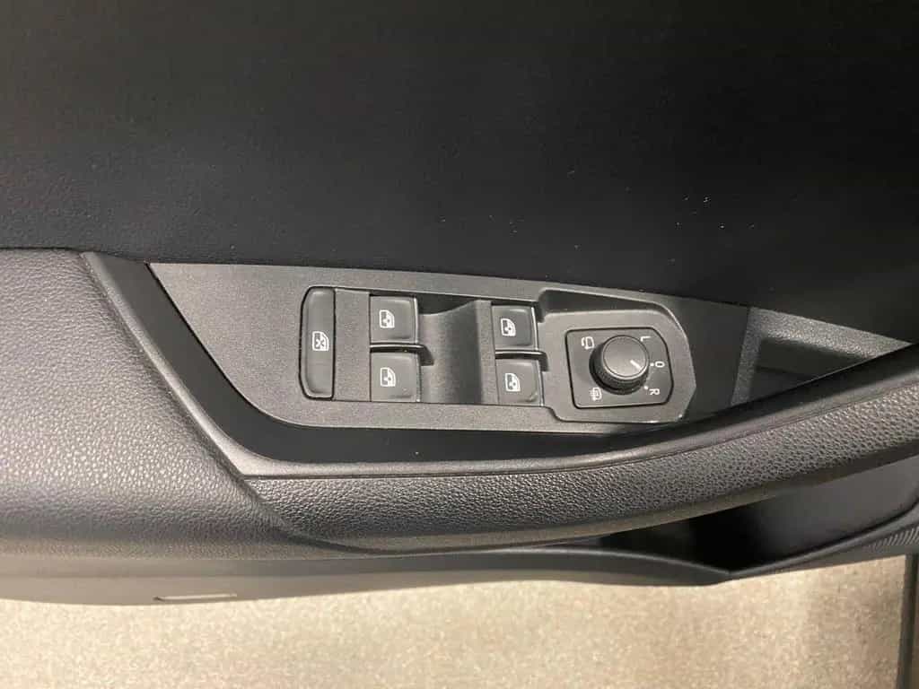Skoda Karoq 1.5 TSI Style+AHK schwenk+LED+NAVIGATION+ 04/2018-photo-13