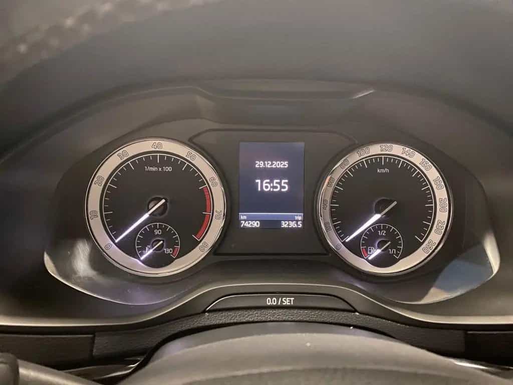 Skoda Karoq 1.5 TSI Style+AHK schwenk+LED+NAVIGATION+ 04/2018-photo-15