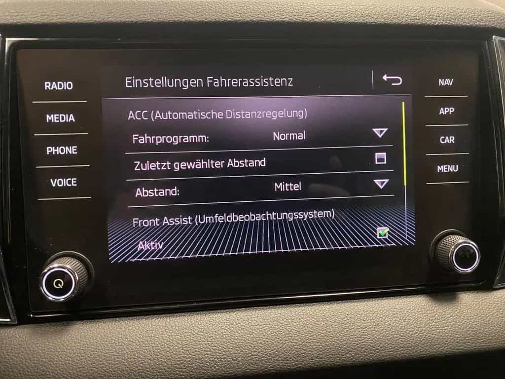Skoda Karoq 1.5 TSI Style+AHK schwenk+LED+NAVIGATION+ 04/2018-photo-23