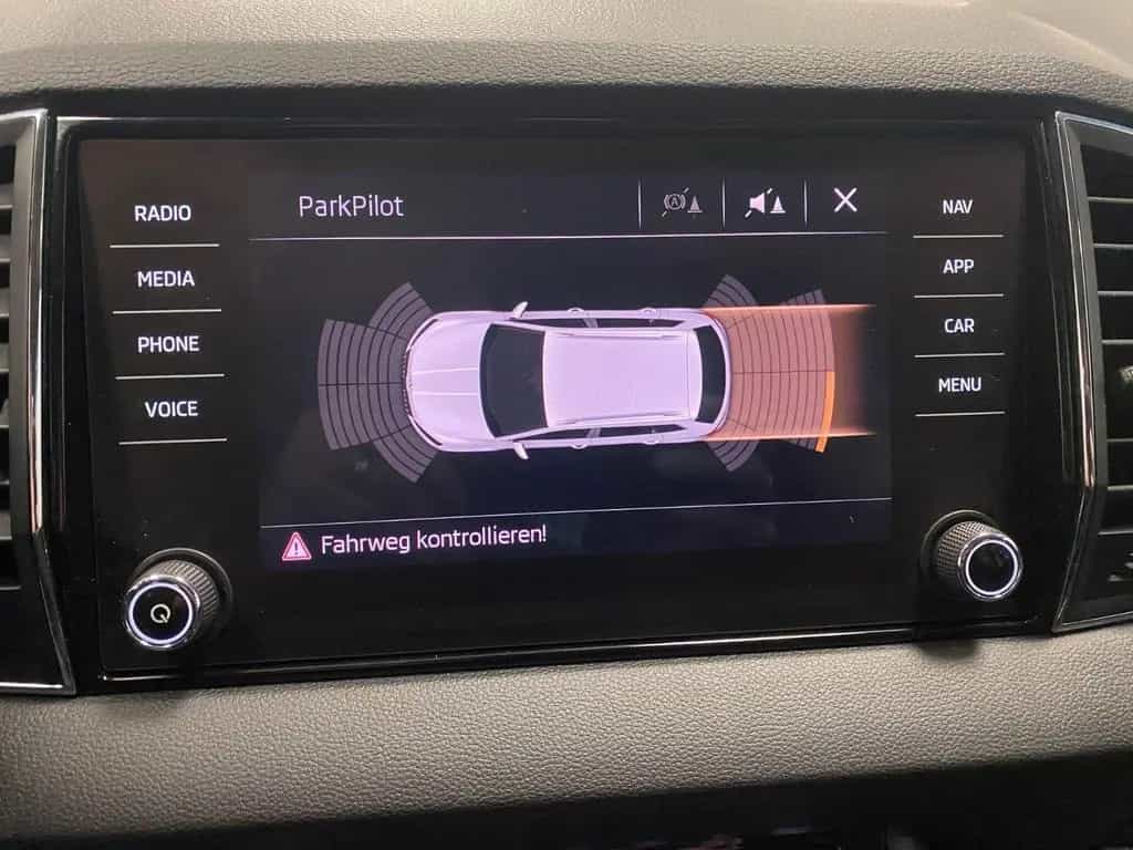 Skoda Karoq 1.5 TSI Style+AHK schwenk+LED+NAVIGATION+ 04/2018-photo-25