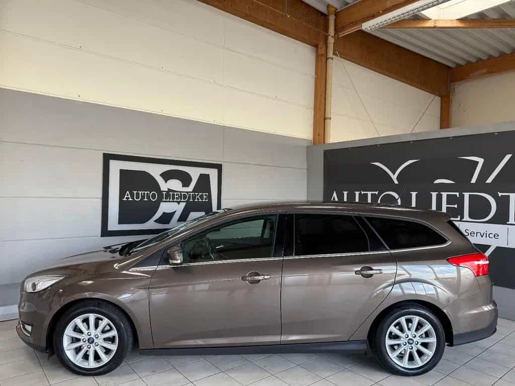 Ford Focus Turnier 1.5 Titanium/Navi/Sitzhz./AHK/TÜV 03/2018-photo-1