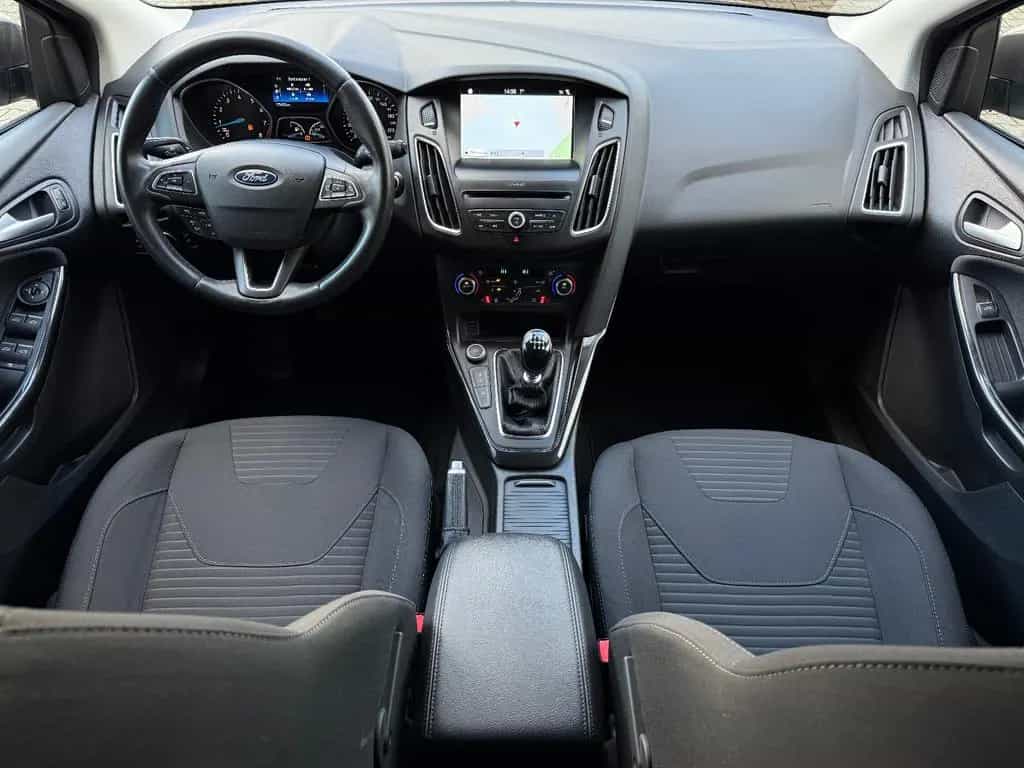 Ford Focus Turnier 1.5 Titanium/Navi/Sitzhz./AHK/TÜV 03/2018-photo-11