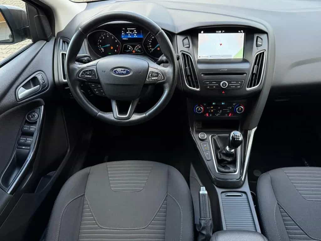 Ford Focus Turnier 1.5 Titanium/Navi/Sitzhz./AHK/TÜV 03/2018-photo-12