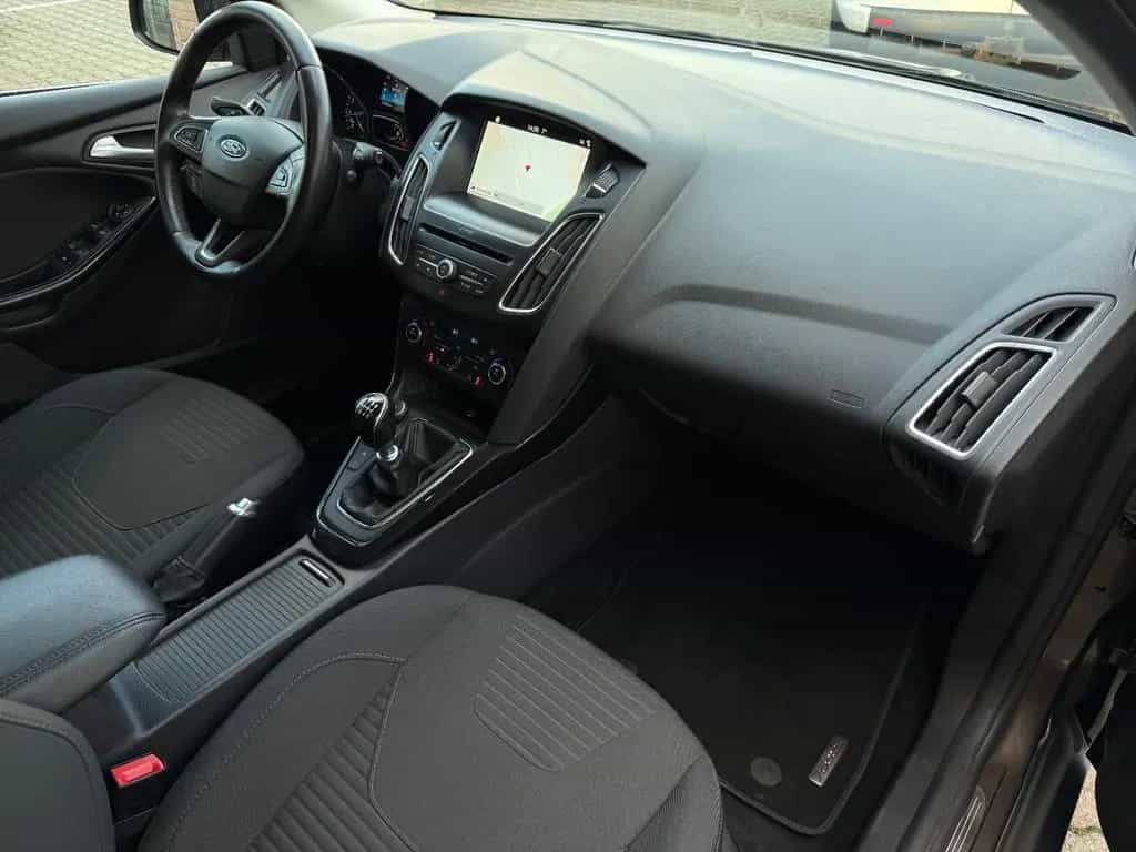 Ford Focus Turnier 1.5 Titanium/Navi/Sitzhz./AHK/TÜV 03/2018-photo-14