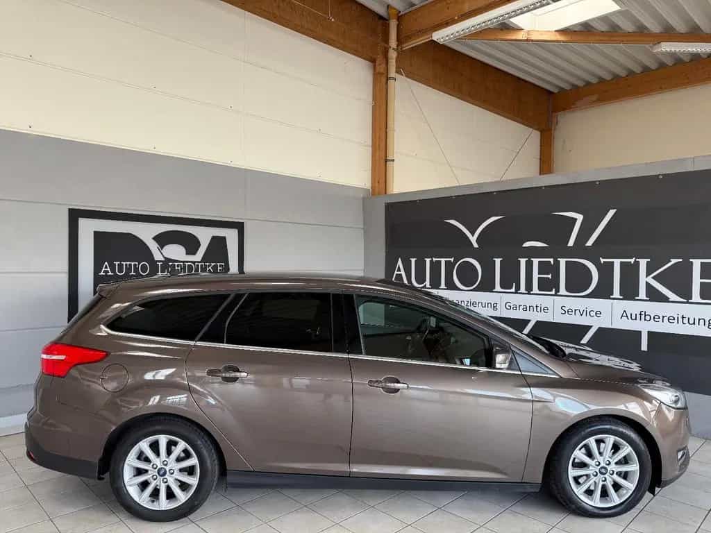 Ford Focus Turnier 1.5 Titanium/Navi/Sitzhz./AHK/TÜV 03/2018-photo-4