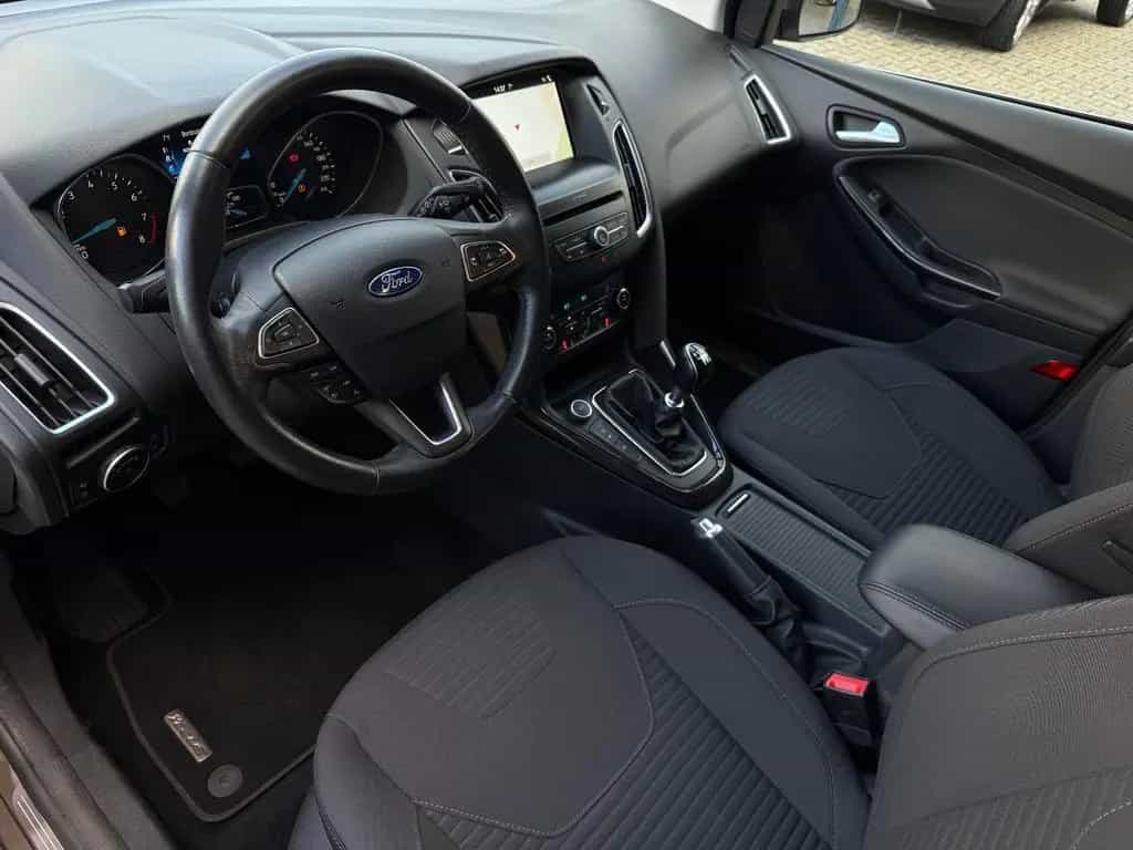Ford Focus Turnier 1.5 Titanium/Navi/Sitzhz./AHK/TÜV 03/2018-photo-6
