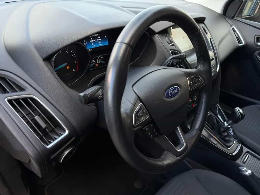 Ford Focus Turnier 1.5 Titanium/Navi/Sitzhz./AHK/TÜV 03/2018-photo-7