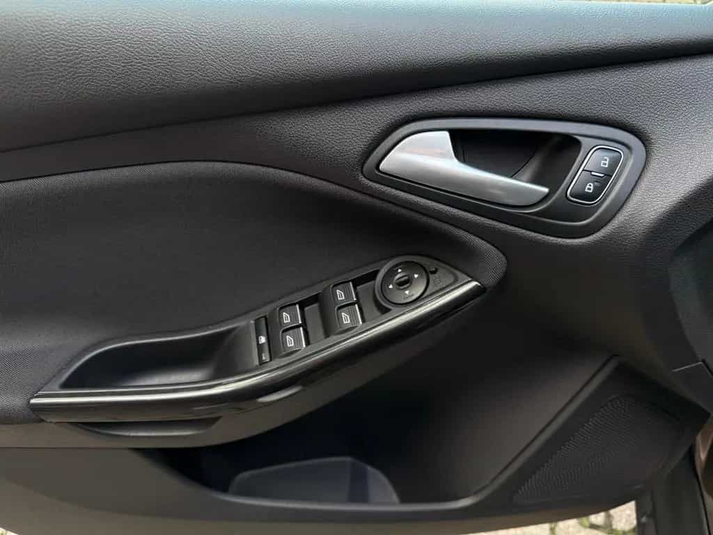 Ford Focus Turnier 1.5 Titanium/Navi/Sitzhz./AHK/TÜV 03/2018-photo-8