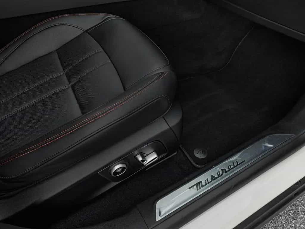 Maserati Levante Modena S Ultima PANO + 1. HAND 01/2024-photo-18