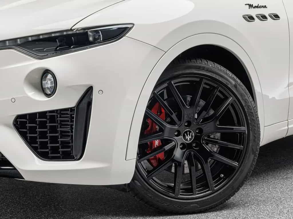 Maserati Levante Modena S Ultima PANO + 1. HAND 01/2024-photo-23