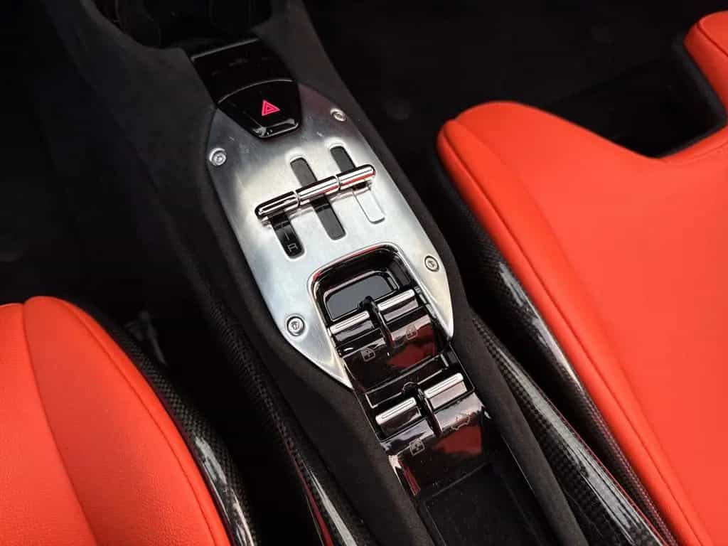 Ferrari SF90 Spider *Embleme*Navi*PDC*Klima*Leder* 08/2023-photo-18