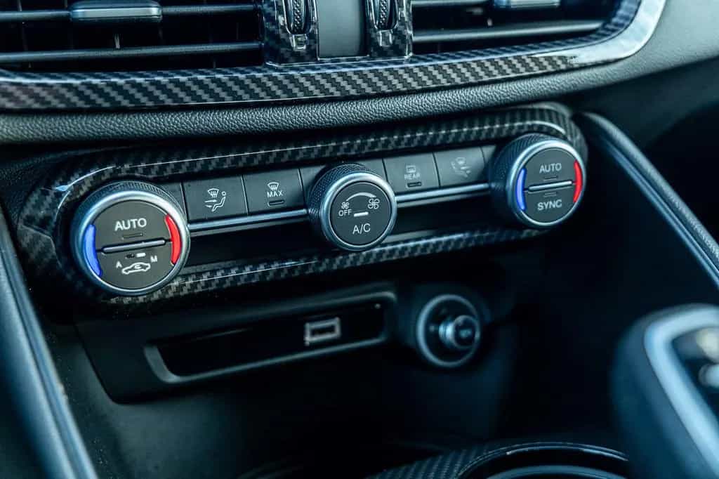 Alfa Romeo Giulia Sprint 2.0 Turbo 16V 147kW (200 PS) AT 03/2023-photo-15