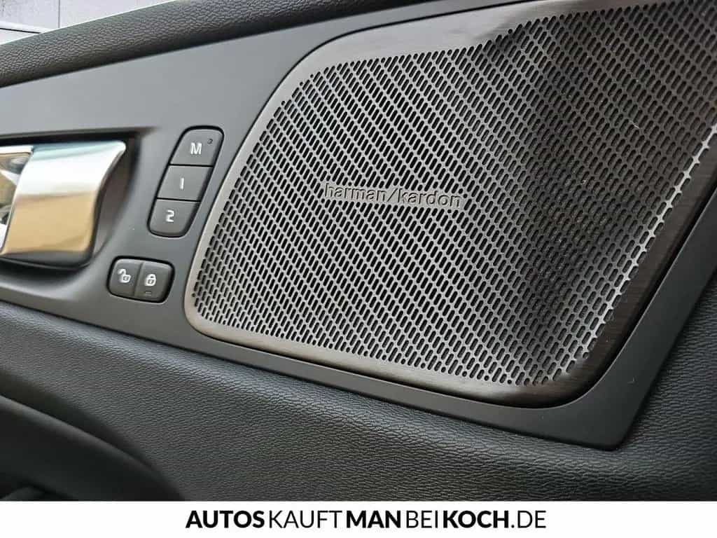 Volvo XC60 B4 D Plus Dark ACC BLIS V-LED 4xSHz MEM H&K 09/2023-photo-18