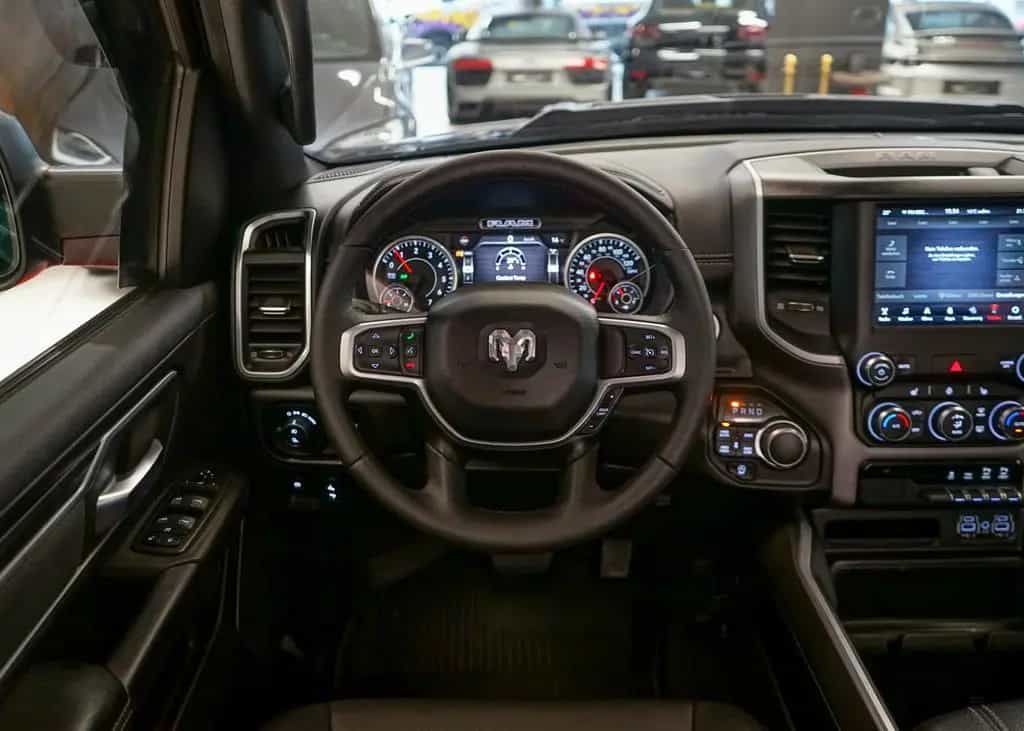 Dodge RAM 1500 4X4 Bighorn CrewCab 4WD-Auto PDC Kamera 10/2020-photo-16
