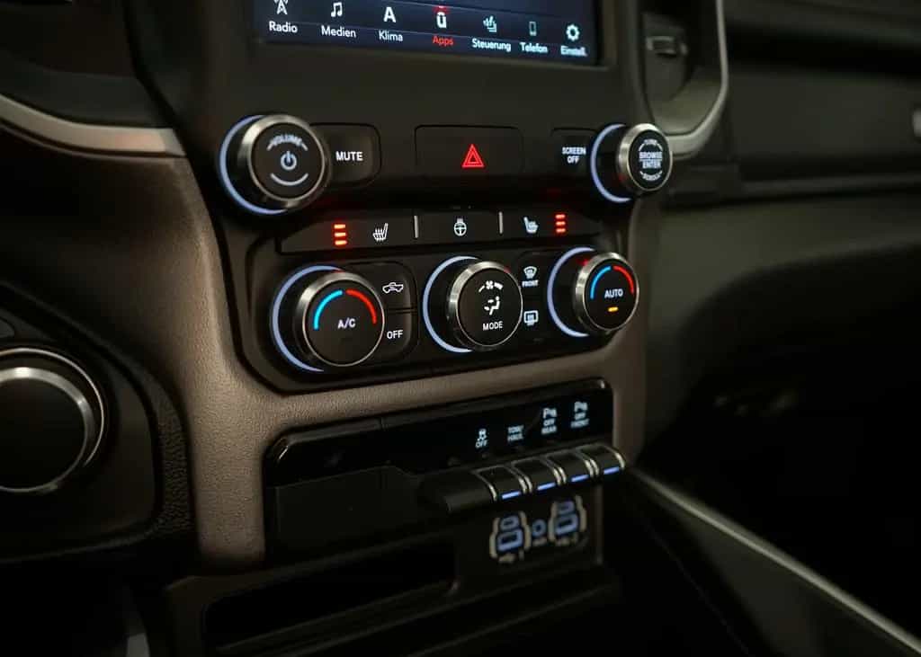 Dodge RAM 1500 4X4 Bighorn CrewCab 4WD-Auto PDC Kamera 10/2020-photo-21