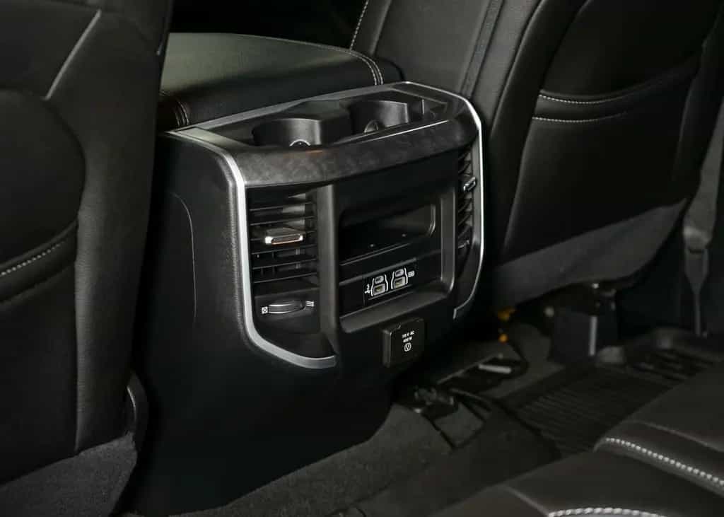 Dodge RAM 1500 4X4 Bighorn CrewCab 4WD-Auto PDC Kamera 10/2020-photo-28