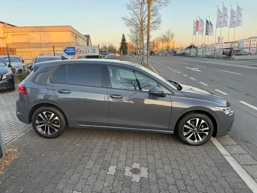 Volkswagen Golf VIII Lim. United ACC R.Kamera FINANZIERUNG 10/2020-photo-3