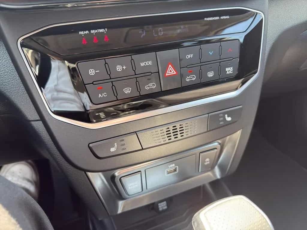 KGM Tivoli Essential 1.5 2WD *SHZ/RFK/APP/PDC* null-photo-18