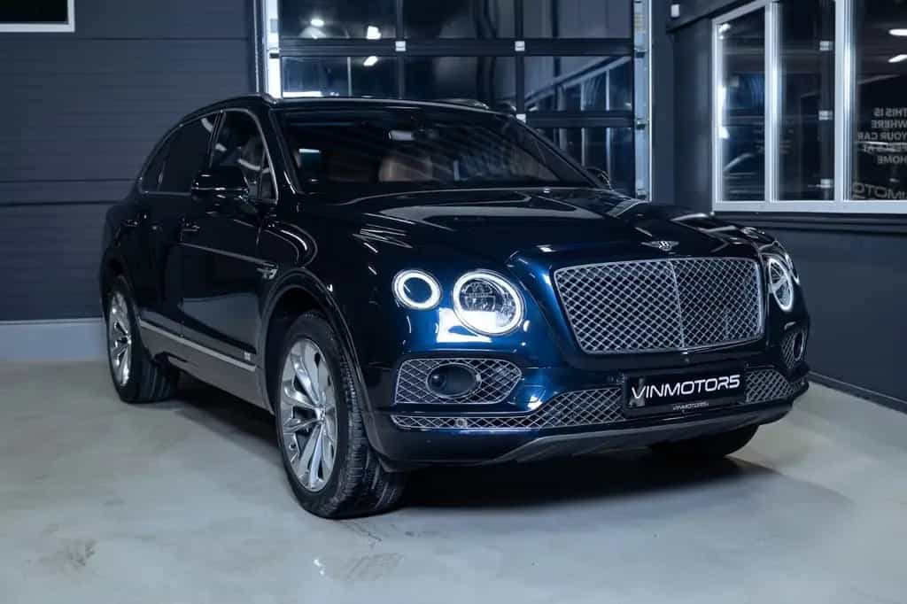 Bentley Bentayga 6.0/W12/4WD/Pano/Massage/360/ACC 03/2017-photo-2