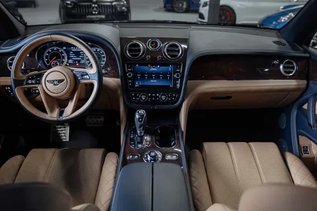 Bentley Bentayga 6.0/W12/4WD/Pano/Massage/360/ACC 03/2017-photo-24