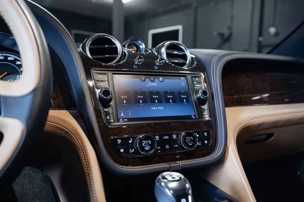 Bentley Bentayga 6.0/W12/4WD/Pano/Massage/360/ACC 03/2017-photo-27