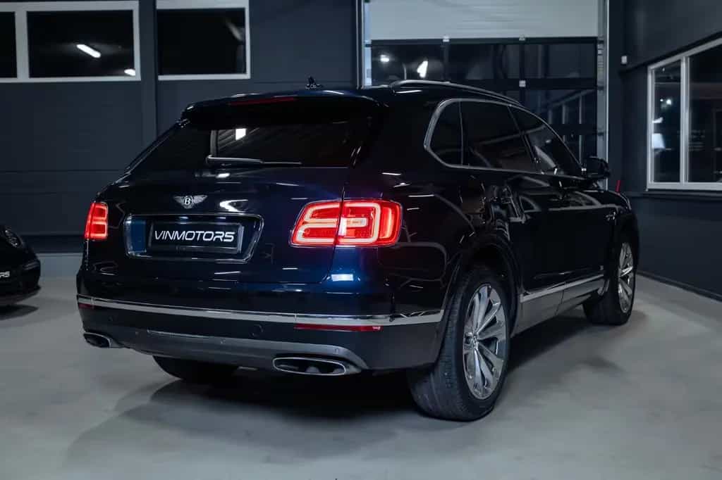 Bentley Bentayga 6.0/W12/4WD/Pano/Massage/360/ACC 03/2017-photo-3