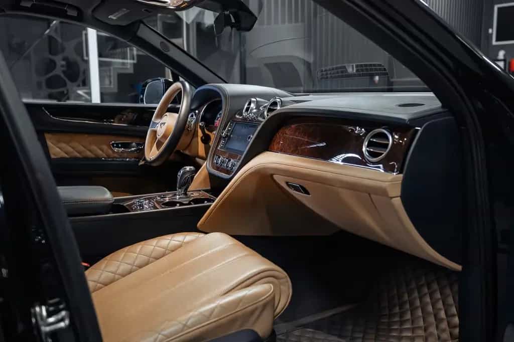 Bentley Bentayga 6.0/W12/4WD/Pano/Massage/360/ACC 03/2017-photo-31