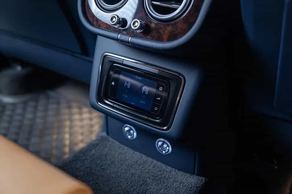 Bentley Bentayga 6.0/W12/4WD/Pano/Massage/360/ACC 03/2017-photo-36