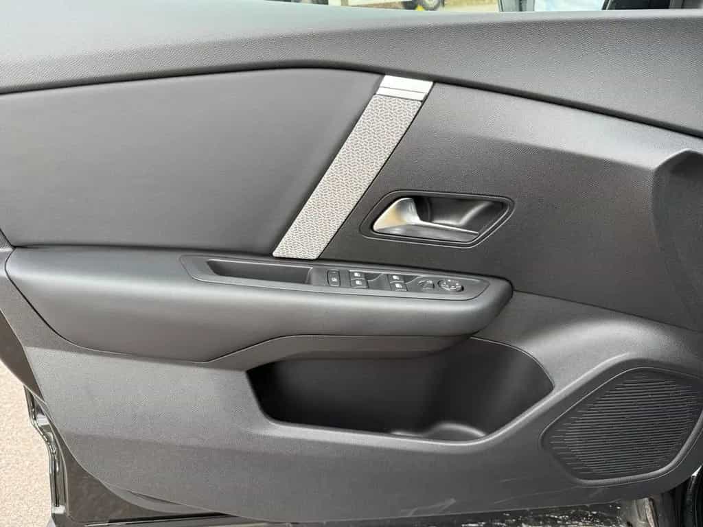 Citroën C4 Shine SITZHEIZUNG+TEMPOMAT+LENKRAD-HEIZUNG 10/2023-photo-13