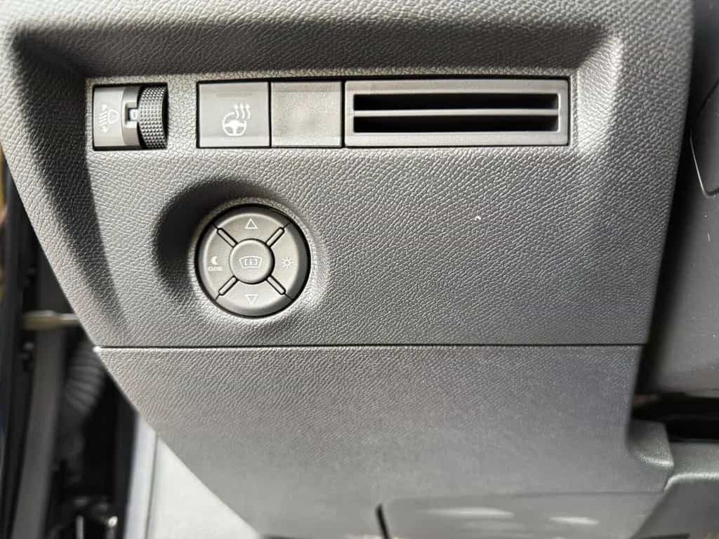 Citroën C4 Shine SITZHEIZUNG+TEMPOMAT+LENKRAD-HEIZUNG 10/2023-photo-17