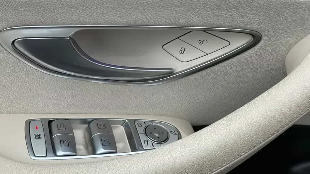 Mercedes-Benz E 220 d Limousine | WIDESCREEN | AUTOMATIK | HUD 03/2017-photo-21