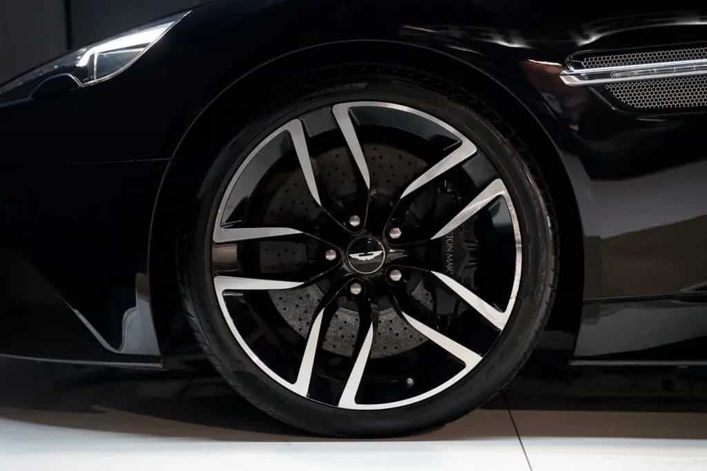 Aston Martin Vanquish volante*B&O*Carbon ceramic*Onyx Black 10/2016-photo-10