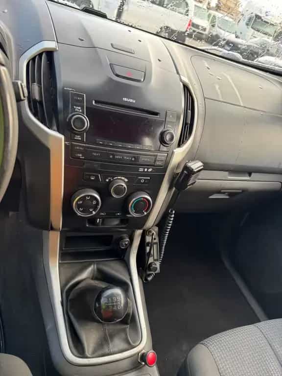 Isuzu D-Max 04/2013-photo-11