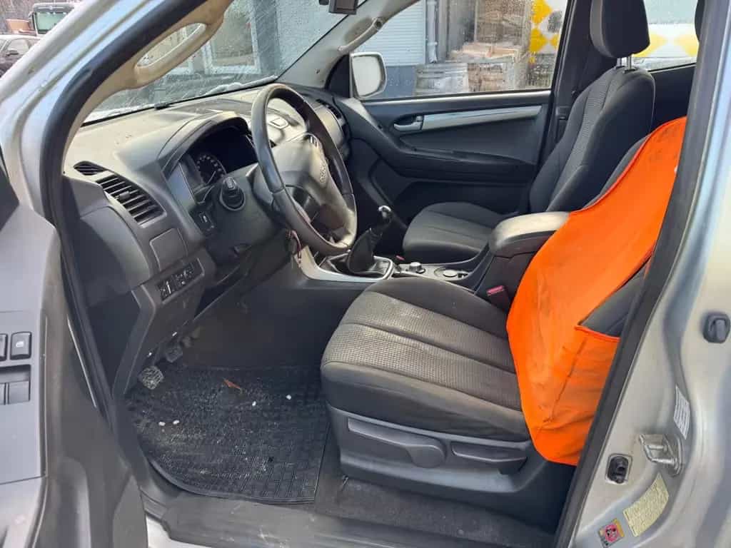Isuzu D-Max 04/2013-photo-12