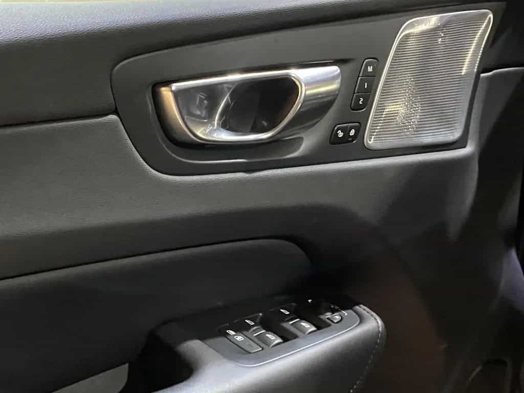 Volvo XC60 Ultimate Dark*AWD*HUD*360Cam*LED*SHZ*Pano* 10/2022-photo-10